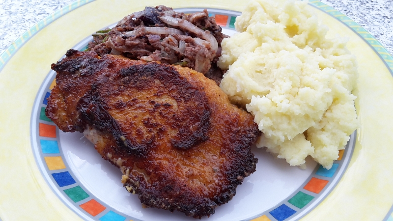 20160814_141204.jpg - Biene hat leckere Cordon-Bleu's mit Kartoffelstampf und Zwiebel-Leberwurst-Topping aus der Kombüse gezaubert! :-)