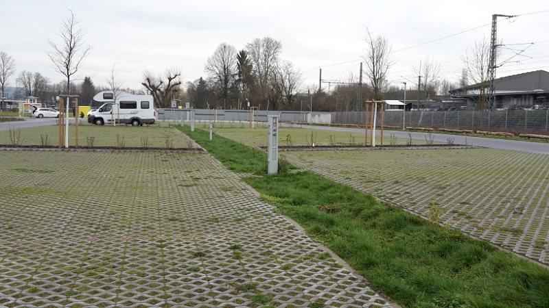 20160213_124846.jpg - Trotz der Bahnlinie direkt hinter dem Platz ist es sehr ruhig!