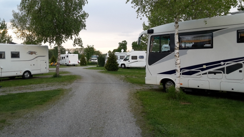 20160513_200624.jpg - Gefühlte 5 Stunden später kommen wir auf dem Stellplatz in Meißenheim an.