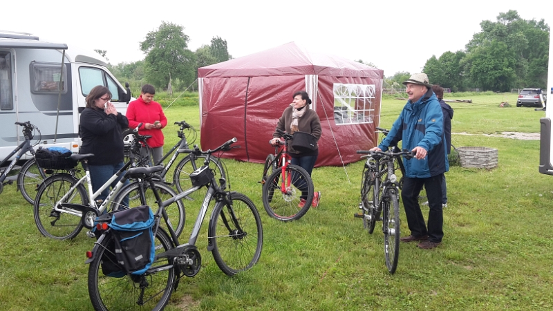 20160514_135306.jpg - Wir konnten uns dann doch zu etwas "Bewegung" überwinden und starten mit einer kleinen Radtour. :-)