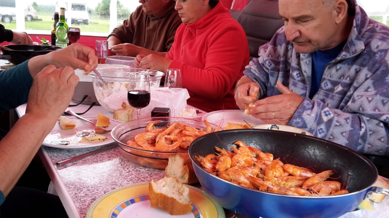 20160514_173942.jpg - Heute machen wir die Crevetten. Jeder macht sie irgendwie anders, lecker waren sie alle!