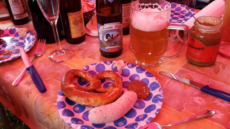 20160516_105514.jpg - Dazu gibt es Weißbier (für mich aber nur leichtes mit weniger Alkohol, weil wir heute nach hause fahren müssen!)