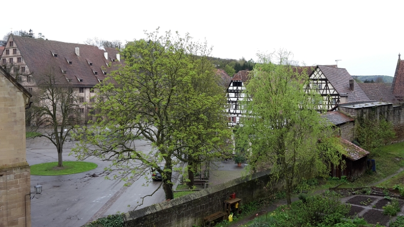 20160416_123244.jpg - ...um auf der anderen Seite des Klosters wieder zurück zu laufen, das Wetter sieht nicht so gut aus. Ansonsten wäre eine größere Runde echt gut gewesen... Naja...