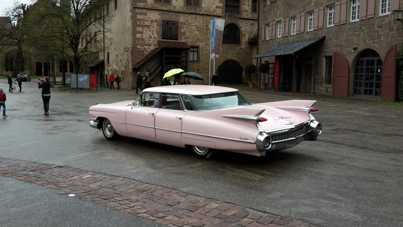 20160416_124445.jpg - Hui, ein Brautpaar im "Pink Cadillac".