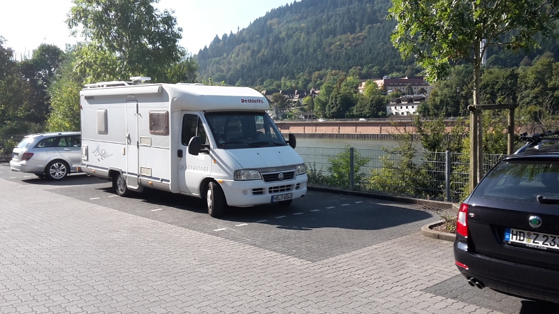 20160917_105033.jpg - In Ziegelhausen machen wir an einem Aldi halt und holen "Futter" für den Kühlschrank.