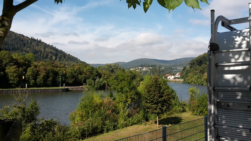 20160917_105339.jpg - Schöne Aussicht vom Aldi-Parkplatz! Zur Not bleiben wir einfach hier! :-)