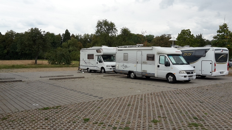 20160917_135429.jpg - Der Platz ist nicht unbedingt schön, wir wollen aber eh nur eine Nacht hier bleiben und das Schwimmbad nutzen.