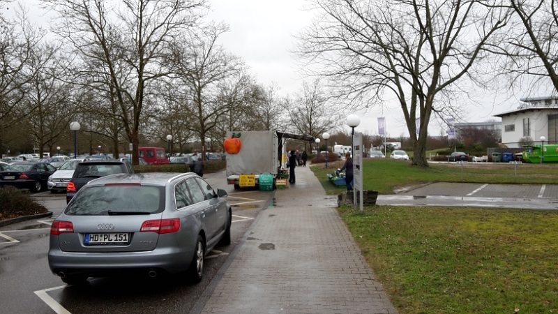 20160220_125923.jpg - Auf dem Weg zum Thermalbad (ca.200m!) kommen wir an einem Obst- & Gemüsehändler vorbei.