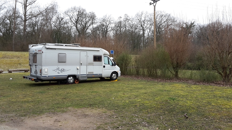 20160319_100800.jpg - ...und landen kurz darauf in der Nähe von Lingenfeld auf dem Stellplatz.