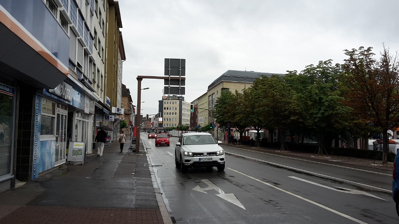 20160820_114857.jpg - Wir schlendern nun durch die Stadt.