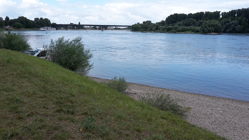 20160821_135957.jpg - Unterwegs haben wir festgestellt, dass wir noch nicht nach Hause wollen und haben in Speyer am Rhein haltgemacht um "Schiffe-zu-gucken"