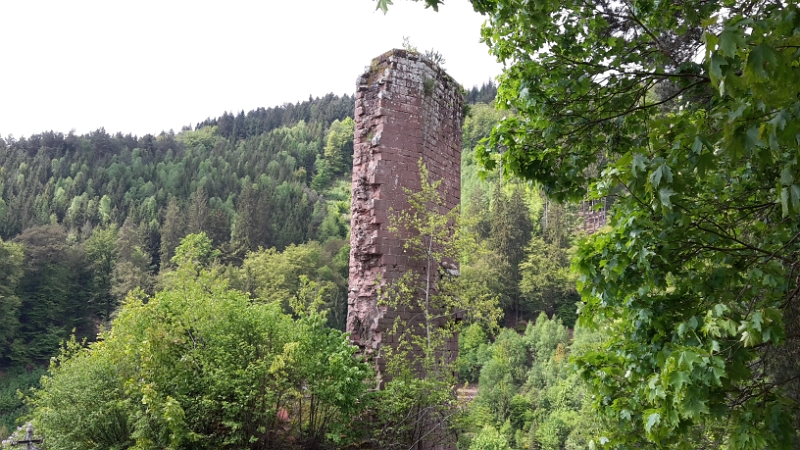 20160521_115259.jpg - Das ist der erbärmliche Rest der Burg? Naja, dürfte man eh nicht betreten!