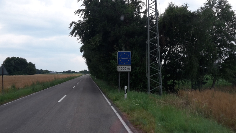 20160722_162440.jpg - Mal wieder "einfach weg" dachten wir uns und sind spontan in's Elsass gefahren!Hier sind wir kurz vor der Grenze bei Lauterbourg.