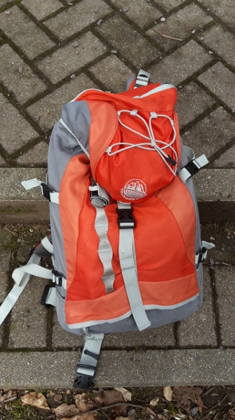 20160326_121210.jpg - Etwas angetuttelt packen wir unseren sieben (Soviel waren es dann doch nicht!) Sachen und wandern weiter...