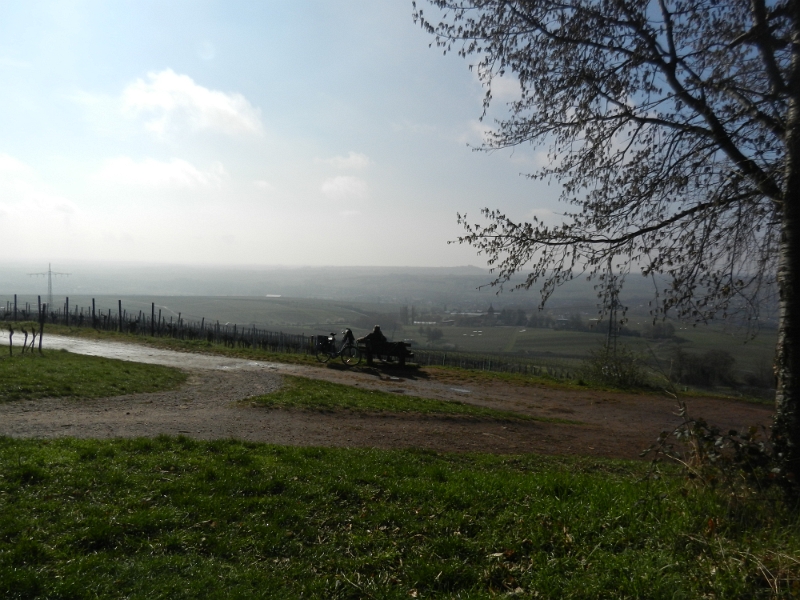 DSCN7532.JPG - Wir sind noch lange nicht auf dem höchsten Punkt unserer Wanderung und sind bereits hier von der gigantischen Aussicht beeindruckt.