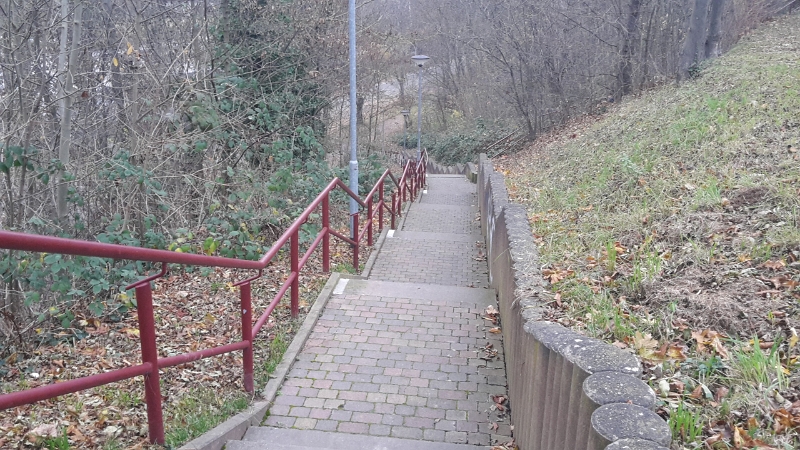 20161126_100456.jpg - Am nächsten morgen erklimme ich "die Treppe" zum Bäcker um Brötchen zu jagen.