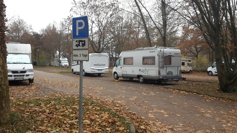 20161126_100724.jpg - Wir stehen nun bereits zum dritten mal hier auf dem kostenlosen Stellplatz. Es gibt Strom, eine Ver- und Entsorgungsanlage und die Innenstadt kann man zu Fuß erreichen.