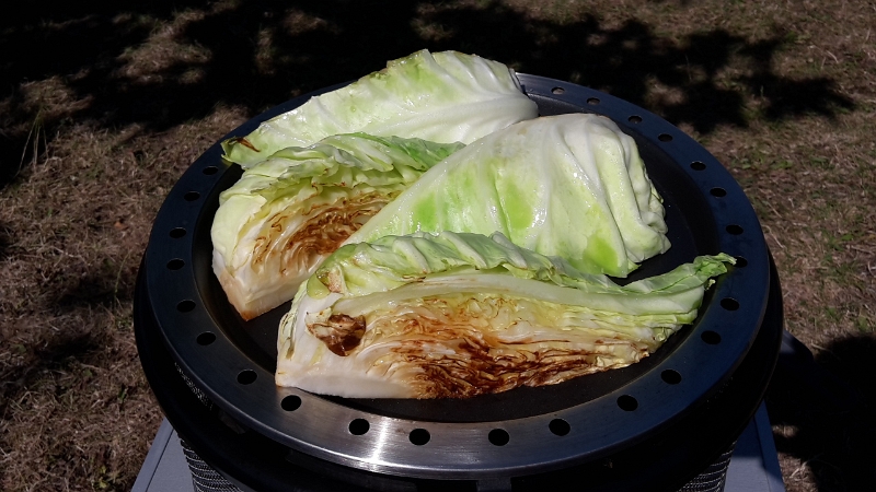 20160827_132853.jpg - Schaut doch gar nicht mal so schlecht aus!? Wenn das ganze weich ist wird es abgekühlt in Streifen geschnitten und als Salat serviert.