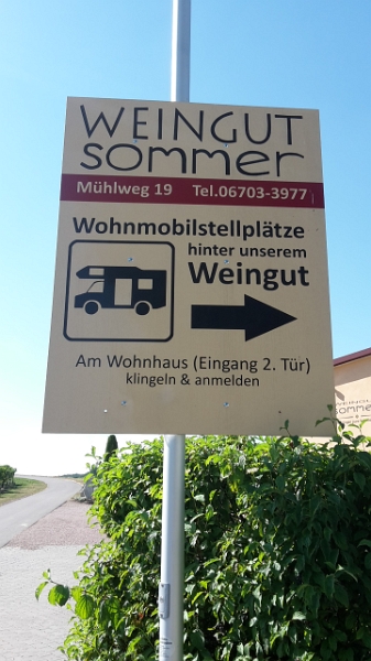 20160827_161122.jpg - Das Womo-Hinweisschild.