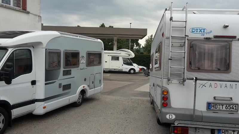 20160730_111100.jpg - Zunächst suchen wir eine Tankstelle um alle Tanks zu füllen!