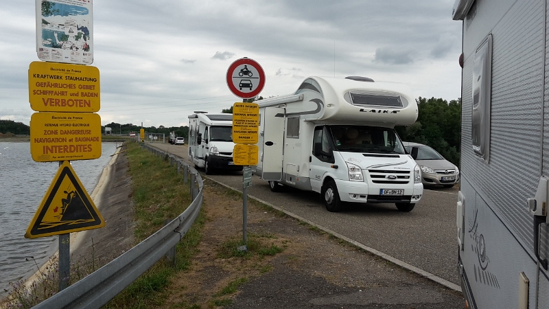 20160731_122140.jpg - Kurz hinter der Grenze machen wir eine Pinkelpause.