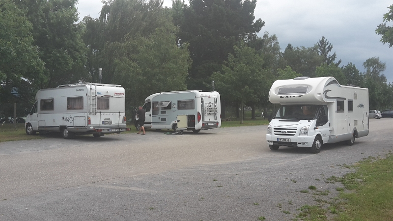 20160731_151012.jpg - Ruckzuck alles wieder eingepackt.Nun trennen sich unsere Wege denn wir fahren den Rest auf der B3 nach Hause, während Anne, Britta und Dirk die restlich 120km in Angriff nehmen!