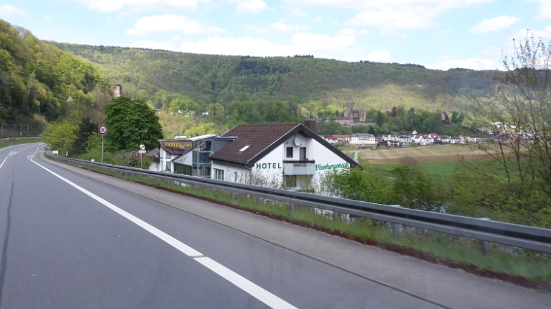 20160429_154425.jpg - Aufgrund des herrlichen Wetters fahren wir am Neckar entlang... Achja, wir wollen nach Widdern an der Jagst und das Wochenende dort verbringen.