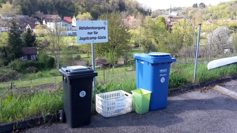 20160429_172300.jpg - Mülltonnen sind auch da... Perfekt!