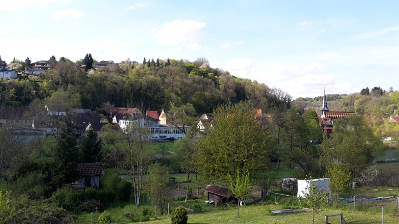 20160429_172310.jpg - Der Blick vom Stellplatz über die Stadt. Jaja, Widdern ist tatsächlich eine Stadt, wenn auch sehr sehr klein...