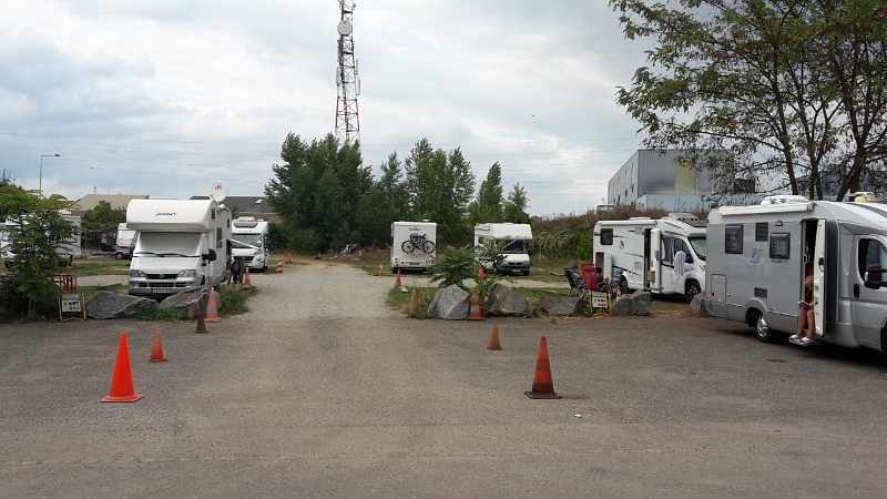 20160930_165302.jpg - Der Stellplatz ist für ca. 70 Womos ausgelegt.