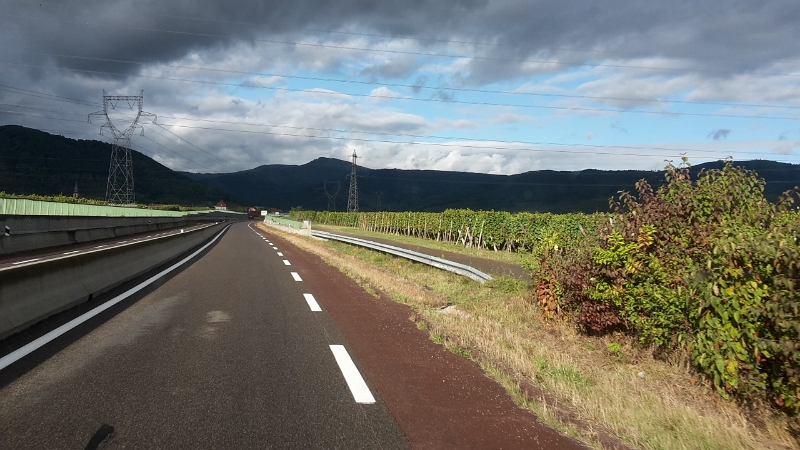 20161002_094542.jpg - Wir sind nun auf dem Weg nach Munster. Der Käse gestern auf dem Flammkuchen war sooo lecker, das wir spontan beschlossen, dorthin zu fahren! :-)