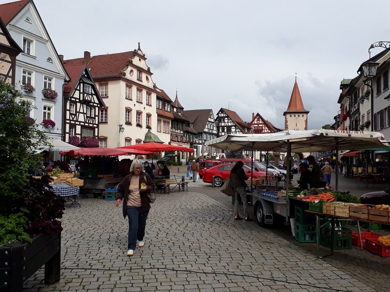 20170902_122317.jpg - Hier ist gerade Markt.