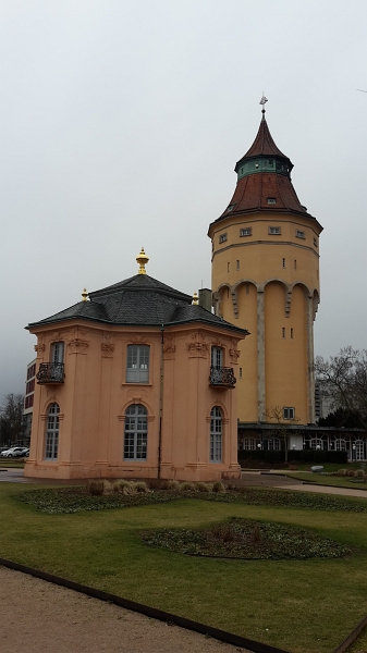 20170204_125054.jpg - Nochmals die Pagodenburg, dahinter der Wasserturm.