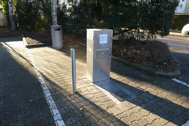 P1010045.JPG - Das ist V/E-Anlage vom Stellplatz. Leider gibt es kein Spülwasser für die Thetford!