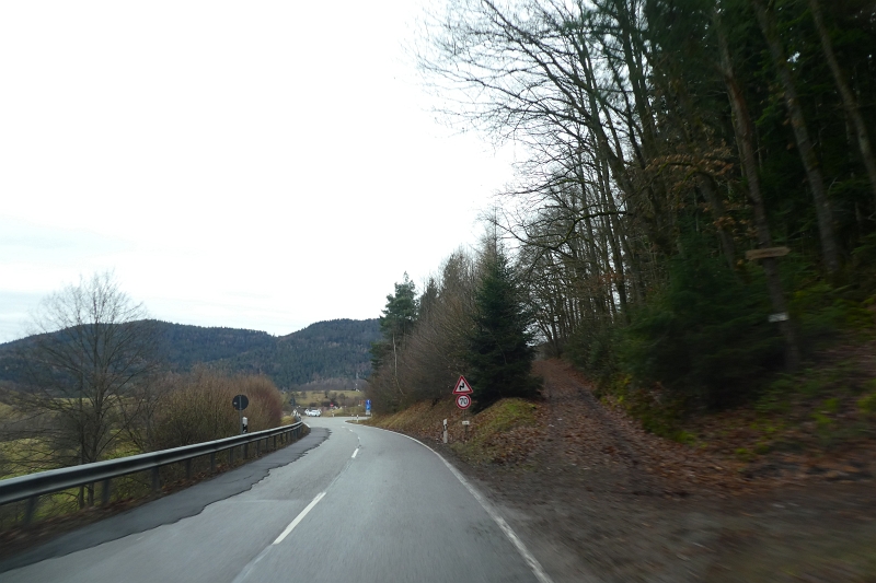 P1010120.JPG - Am Sonntag morgen waren wir schon ganz früh (8:30Uhr) im Alohra-Schwimmbad und sind nun auf dem Heimweg...Naja, zumindest ganz grob! Wir machen einen kleinen Abstecher durch den Schwarzwald und schauen uns ein paar Stellplätze an!