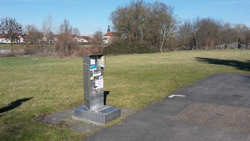 20170225_111320.jpg - Es gibt eine Ver- und Entsorgungsstation wo im Winter allerdings das Wasser abgestellt ist. Toilette leeren ist aber möglich!