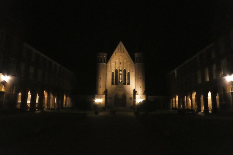 P1010764.JPG - Das Kloster bei Nacht!