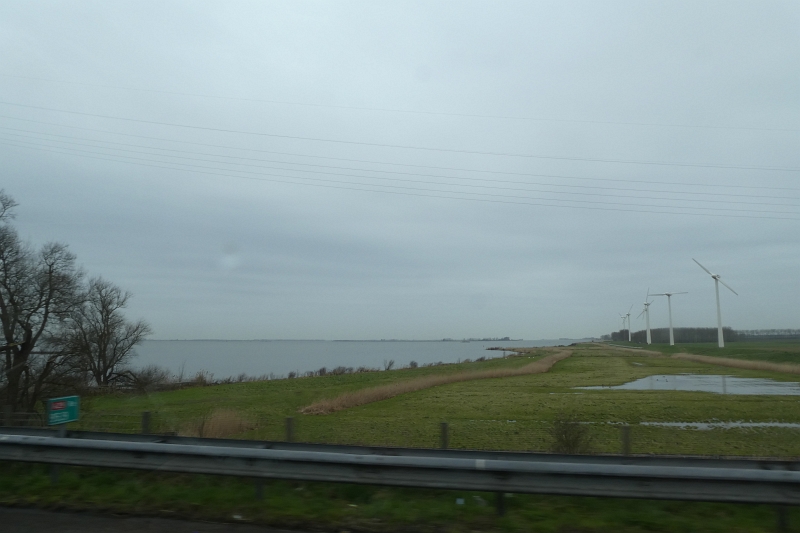 P1010778.JPG - Am nächsten Tag verabschieden wir uns von den "Van Toor's" und sind nun auf dem Weg nach Zeeland.Ursprünglich wollten wir uns die Windmühlen in Kinderdijk anschauen, sind aber dann doch auf Empfehlung hierher ans Meer gefahren. ;-) 