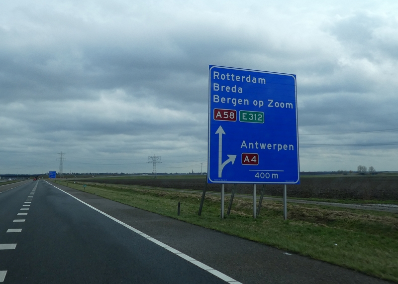 P1020143.JPG - Wir fahren über Antwerpen.