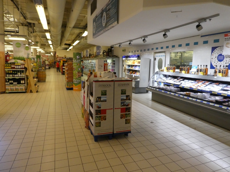 P1000496.JPG - Ein Supermarkt liegt auf dem Weg...
