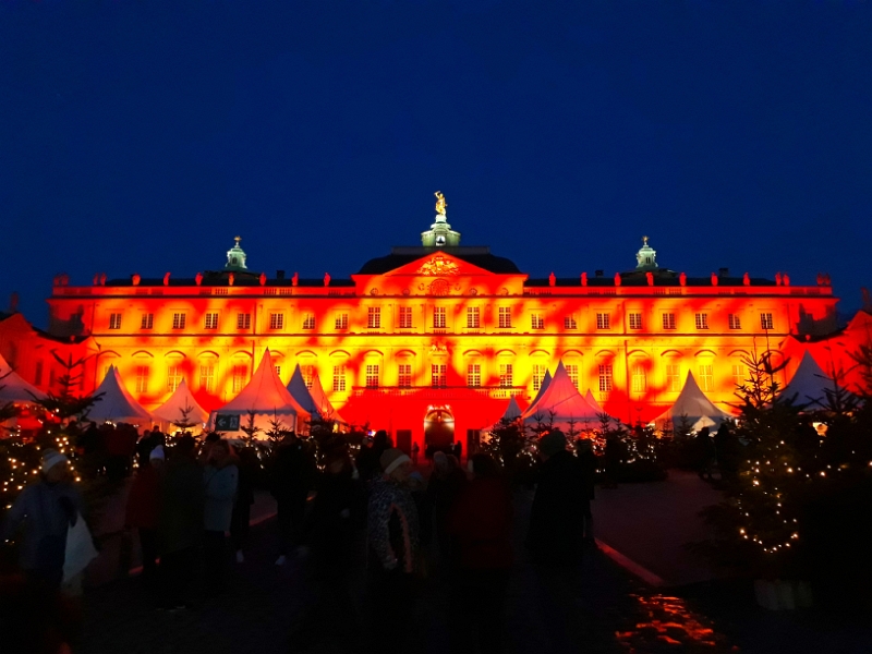 20181215_170657.jpg - Richtig Geil ist die Beleuchtung vom Schloß selbst!