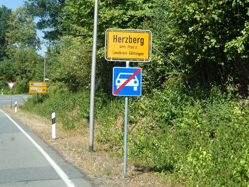 P1000627.JPG - In Herzberg am Harz gehen wir für die nächsten Tage einkaufen.