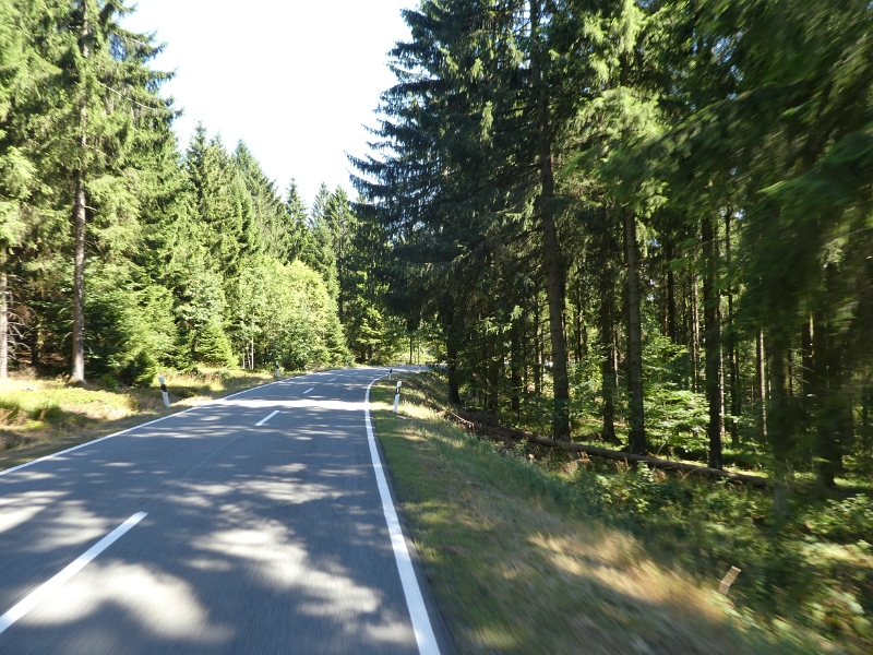 P1000666.JPG - So fahren wir durch den schönen Harz in Richtung Braunlage.