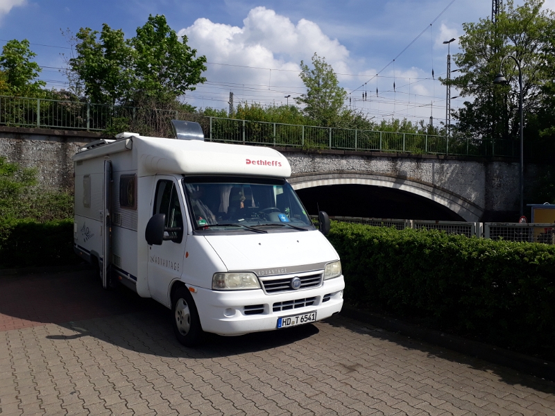 20180423_151738.jpg - Ich habe das Dixi etwa 200m vom Hotel auf einem Lidl-Parkplatz abgestellt und dort gewartet bis sie wieder kommt.Um 16:30 Uhr sind wir dann Nonstop von Köln nach Hause gefahren.