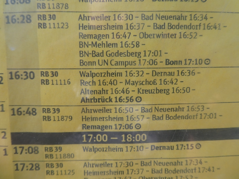 P1090673.JPG - ...und kommen rechtzeitig am Bahnhof an. Unser Zug fährt um 16:30 Uhr ab! Perfekt.