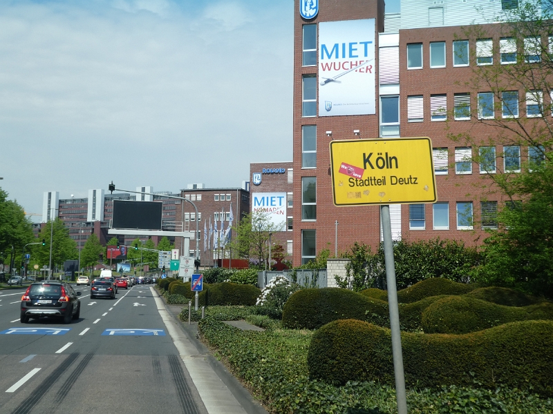 P1090736.JPG - Wir fahren durch Köln-Deutz...