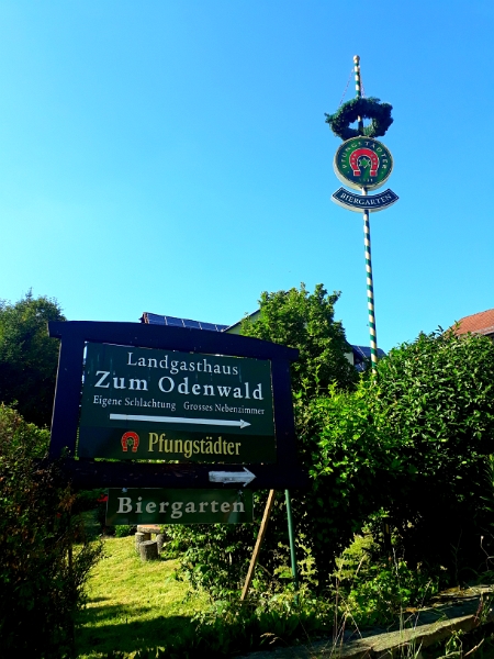 20180620_180529.jpg - Kurz darauf haben wir uns mit meinen Eltern und meinem Bruder im Gasthaus getroffen und lecker zusammen gegessen.Es war ein schöner Abend. Danke für die Einladung und liebe Grüße!!! :-)