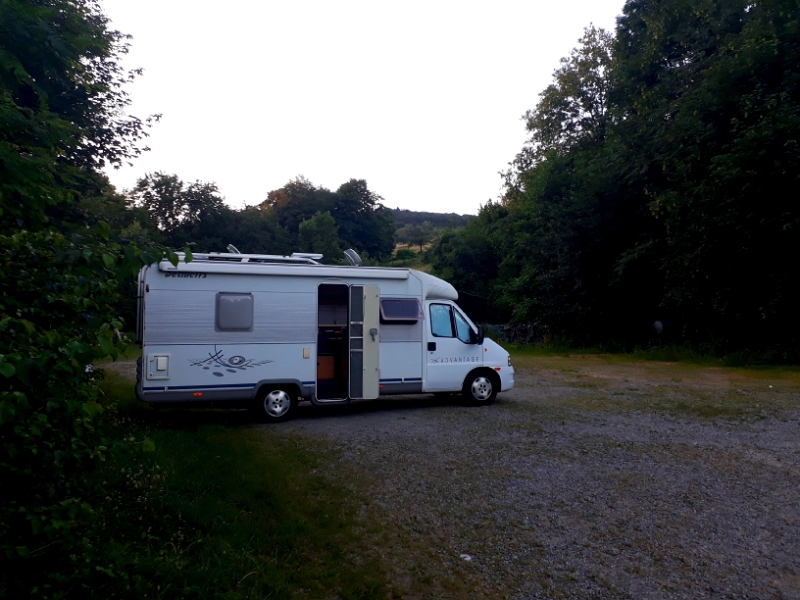 20180620_212527.jpg - Nach ca. 40min Fahrzeit sind wir auf dem Parkplatz vom Landgasthof "Zum Odenwald" in Kreidach angekommen.