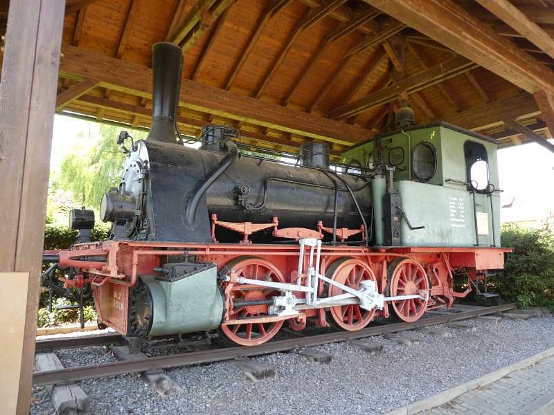P1000195.JPG - Wie kommen zu einer alten Lokomotive, die zuletzt 1964 hier durch's Tal gefahren ist.