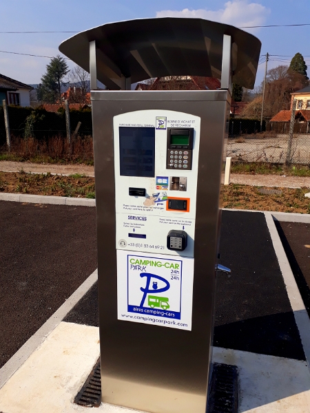 20180325_154222.jpg - Nun sind wir in Wissembourg/Elsass angekommen und schauen uns einen neuen Stellplatz bzw. die V/E-Anlage genauer an. Das Teil gehört zu CAMPINGCARPARK (www.campingcarpark.com).Natürlich haben wir uns auf der Webseite informiert und finden die Idee, die dahinter steckt, gar nicht mal sooo verkehrt... Gerade in Südfrankreich und am Atlantik gibt es viele Stellplätze von diesem Anbieter! ;-)Naja, jedenfalls sind wir von hier nach Hause gefahren und freuen uns auf das kommende laaange Osterwochenende... Au Revoire!